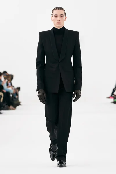 Look 4